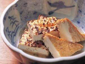 焼き豆腐と厚揚げの夫婦(めおと)炊き