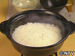 新米を土鍋で炊く