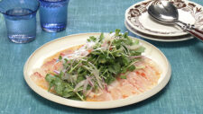 鯛のエスニックハーブサラダ