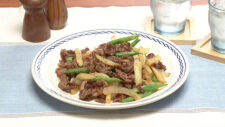 チーズ牛肉とじゃが芋の炒めもの