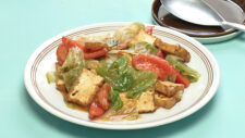 夏野菜と厚揚げのオイスターしょうゆ炒め