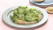 鶏バーグのレタス蒸し