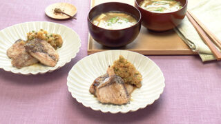 ぶりのカリッと焼き 黒酢おろし添え